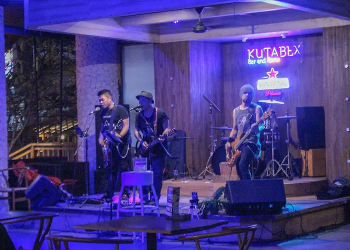 Kutabex Beachfront Hotel Hotel 3*