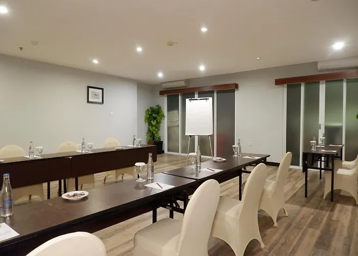 Kutabex Beachfront Hotel 3*