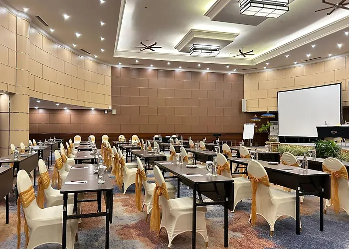 Hotel Kutabex Beachfront Hotel 3*
