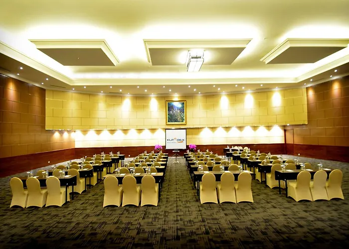 Kutabex Beachfront Hotel Hotel 3*
