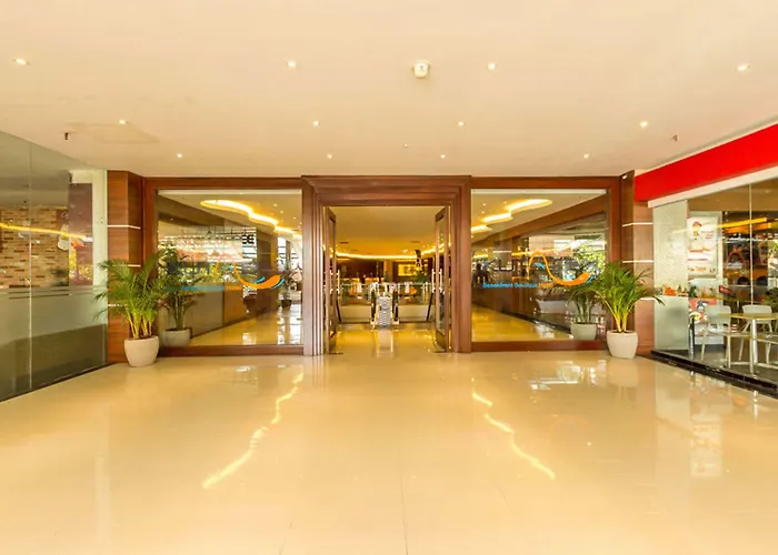 Hotel Kutabex Beachfront Hotel 3*